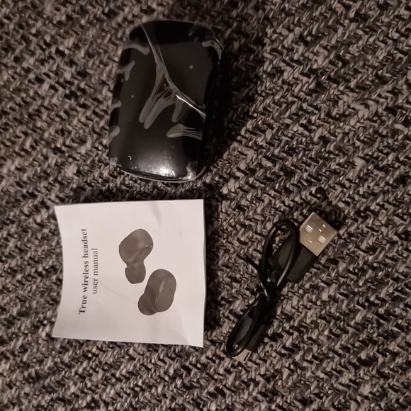 Brand new wireless earphones - Picture 3 of 3